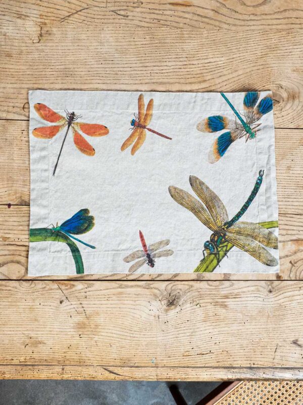 8003SUM-LD-Linoroom-placemat-lakeside-dragonflies-WEB-LR4