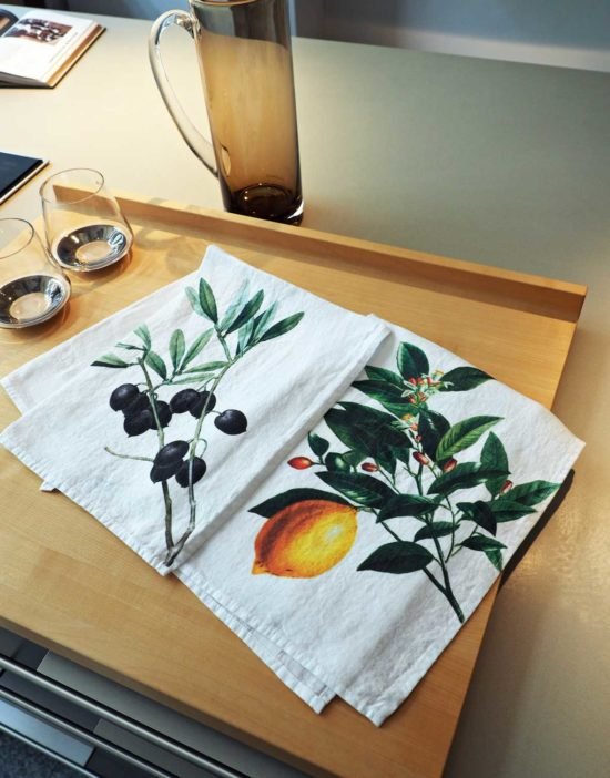 https://linoroom.com/wp-content/uploads/2019/09/lemon-and-olive-kitchen-towels-3-550x702.jpg