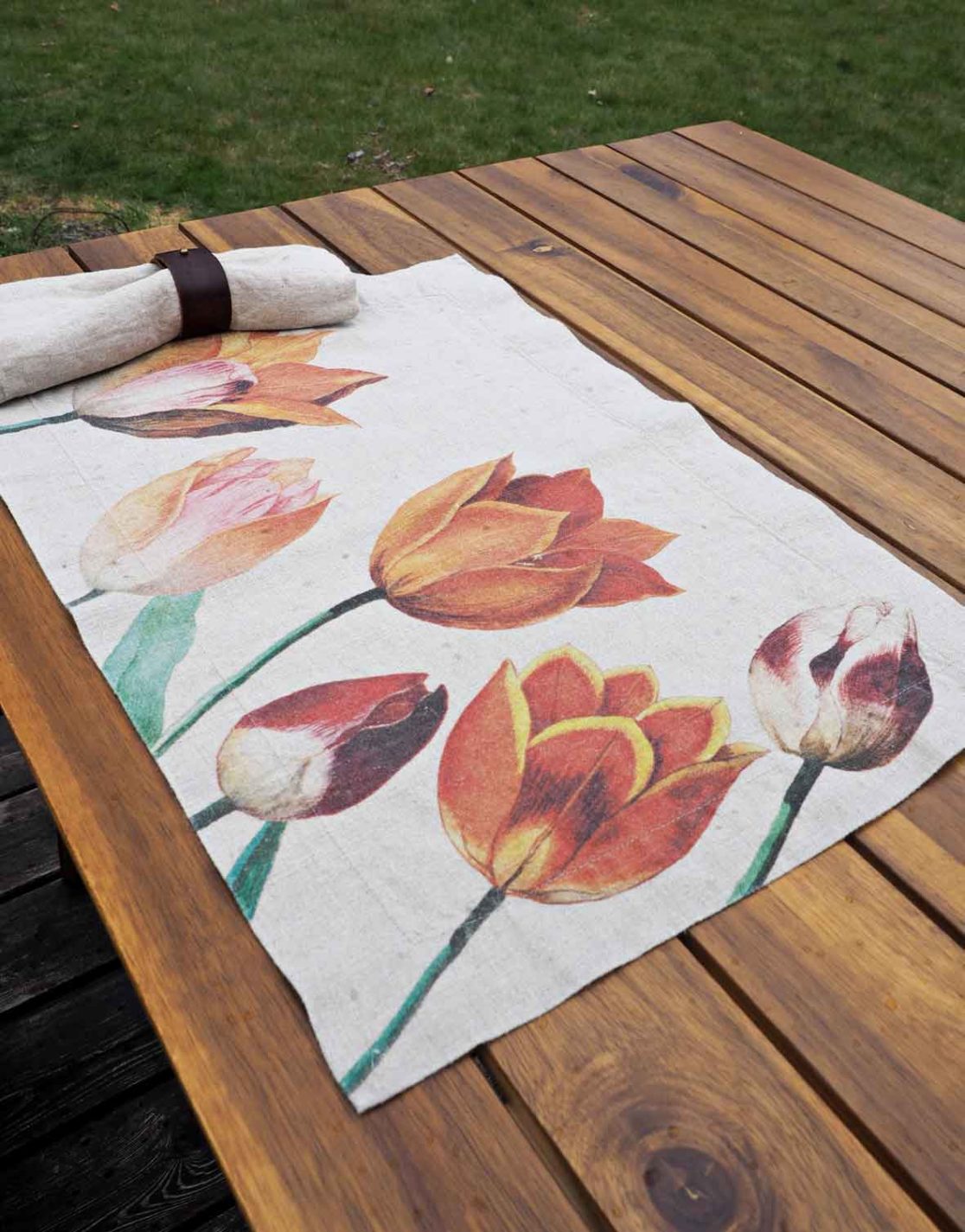 Spring Tulips Floral Natural Linen Table Mats (set of 2) LINOROOM
