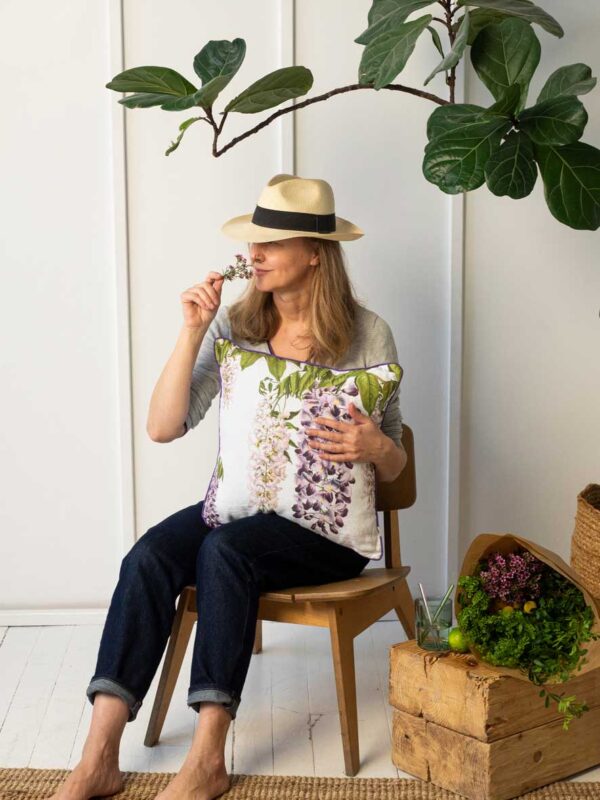 2004SUR-WO-Linoroom-Cushion-cover-Wisteria-OW-WEB-LR2