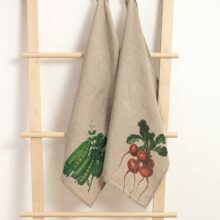 Linoroom-kitchen-towels-radish-and-peas-vertical-lr6