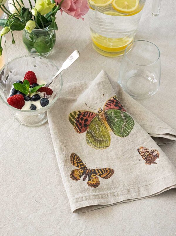 Linoroom-napkins-butterflies-vertical-lr-5