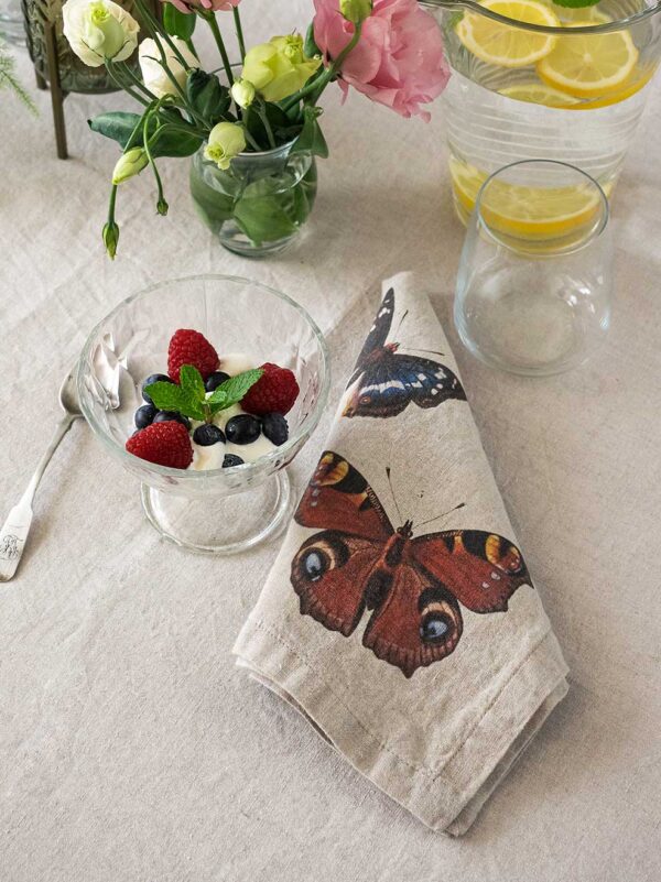 Linoroom-napkins-butterflies-vertical-lr-6