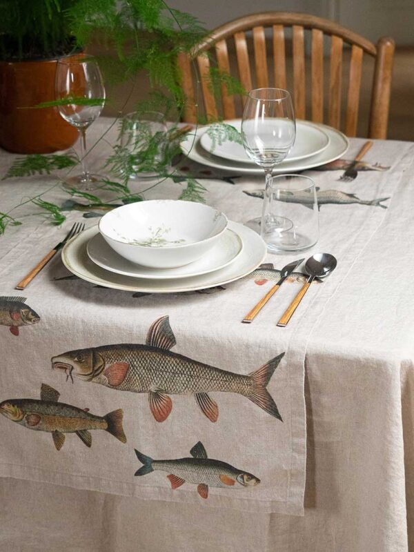 8002SUR-FS-Linoroom-table-runner-Fishes-LR4