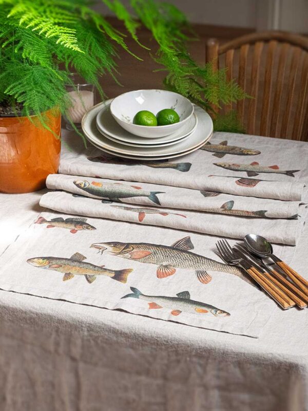 8002SUR-FS-Linoroom-table-runner-Fishes-LR6