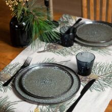 Linoroom-table-runner-pine-LR3