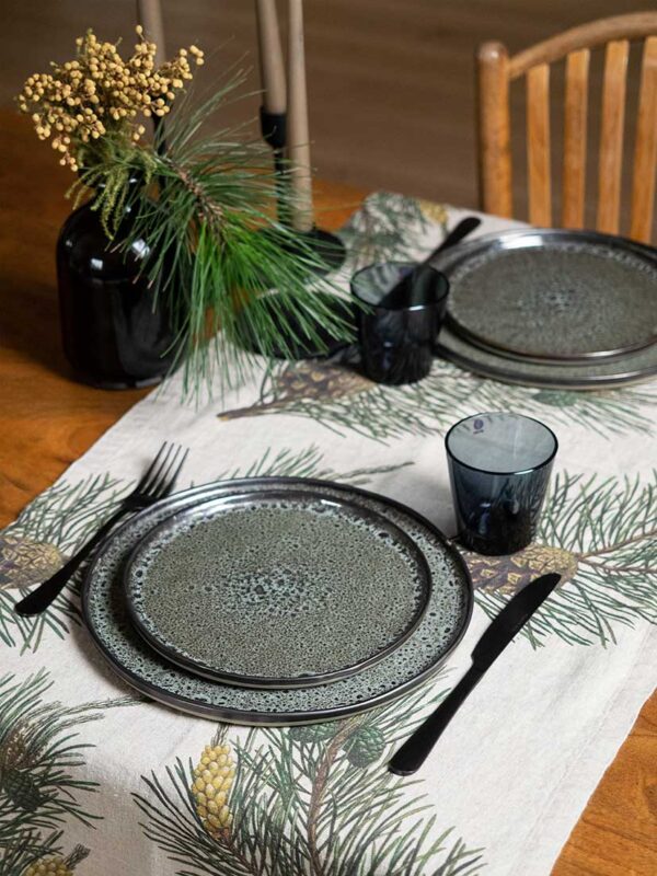 Linoroom-table-runner-pine-LR3