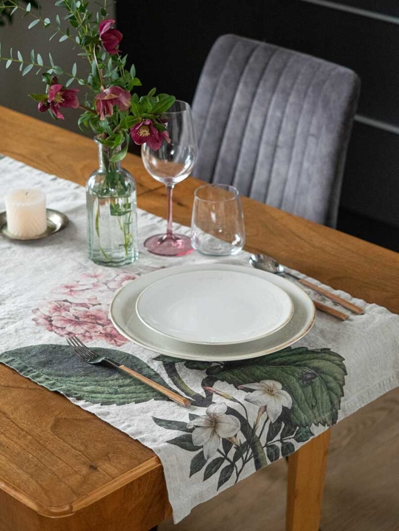 Floral Table Runner Hortensias | LINOROOM 100% LINEN TEXTILES