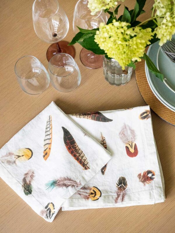 3002SU-FEOF-Linoroom-Napkins-feathers-Vertical-LR2