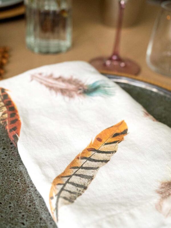 3002SU-FEOF-Linoroom-Napkins-feathers-Vertical-LR6