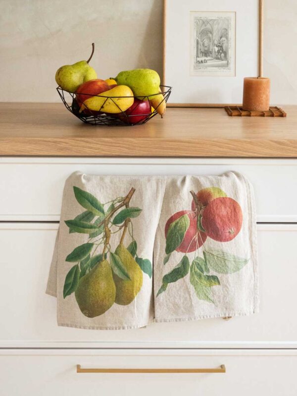 6001M-APL-Linoroom-kitchen-towels-Apple-and-Pear-Vertical-LR9