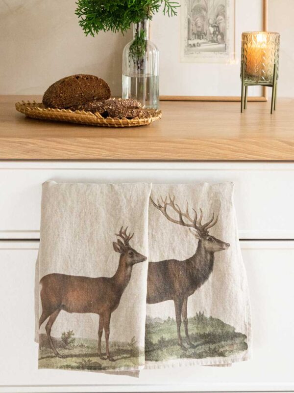 6001M-DRL-Linoroom-kitchen-towels-Deer-and-Roe-deer-Vertical-LR9 Deer and Roe deer linen kitchen towels by Linoroom