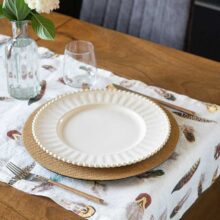 8002SUR-FEOF-Linoroom-Table-Runner-Feathers-Vertical-LR7