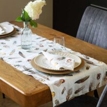 8002SUR-FEOF-Linoroom-Table-Runner-Feathers-Vertical-LR9
