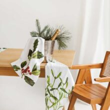 6001M-HMW-Linoroom-Kitchen-Towels-Holly-and-Misletoe-Vertical-LR4