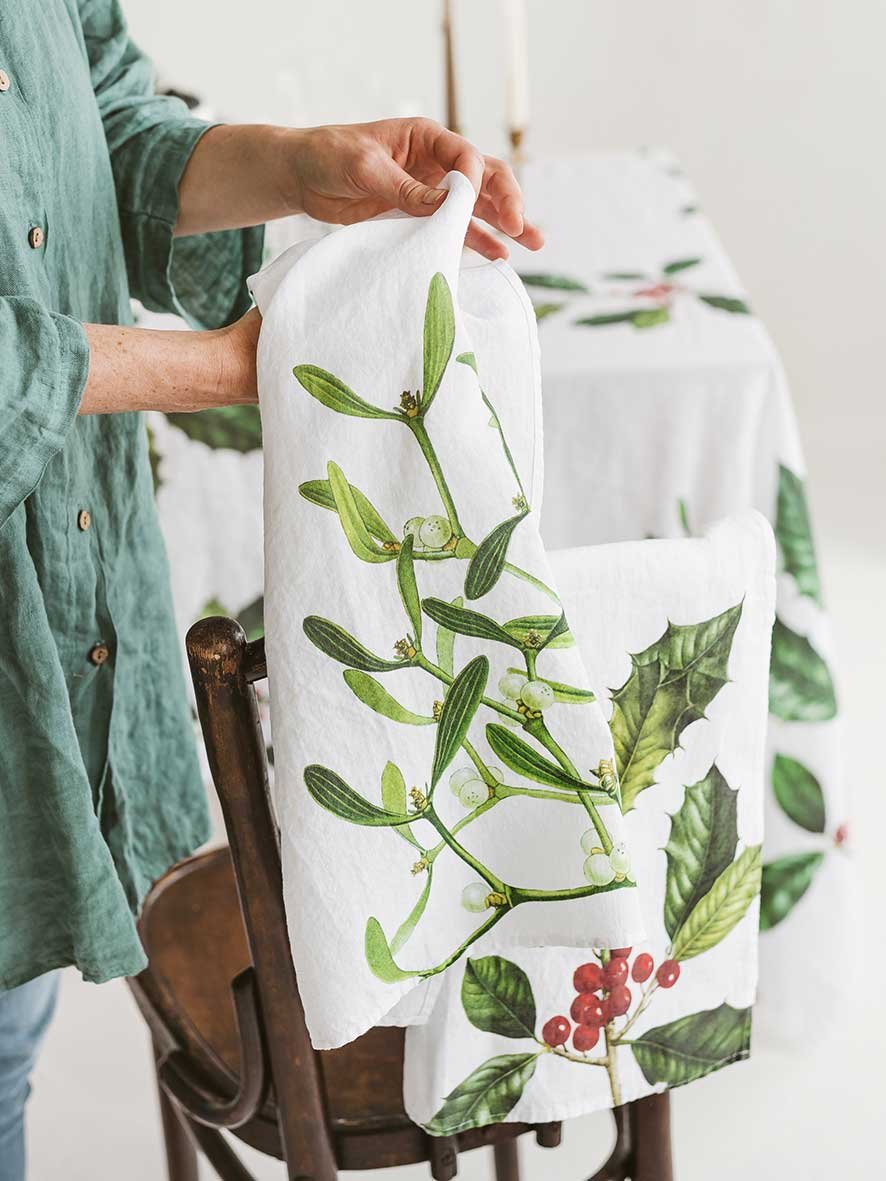 https://linoroom.com/wp-content/uploads/2022/12/6001M-HMW-Linoroom-Kitchen-Towels-Holly-and-Misletoe-Vertical-LR7.jpg