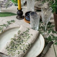 3002SU-FHP6-Linoroom-Napkins-Fine-Herbs-Vertical-LR1