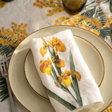 3002SU-YFP6O-Linoroom-Napkins-Yellow-flowers-Vertical-LR1