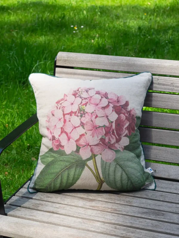 Hydrangea linen cuchion by Linorooom