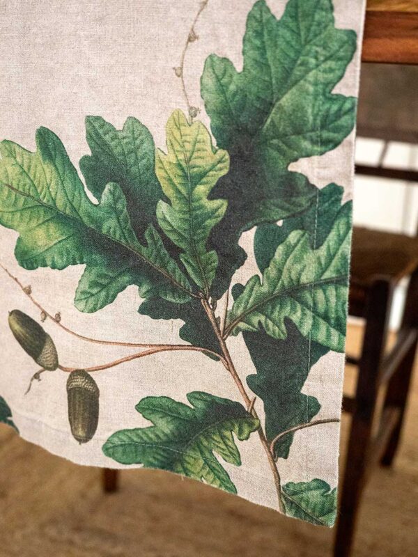 8002SUR-T-Linoroom-Table-runner-Trees-Vertical-LR-1