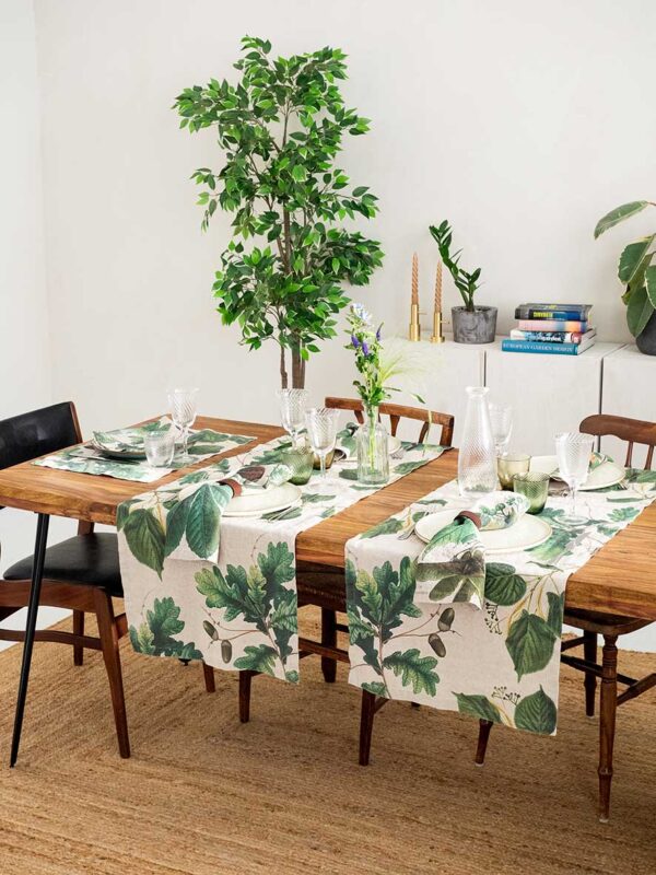 8002SUR-T-Linoroom-Table-runner-Trees-Vertical-LR-10