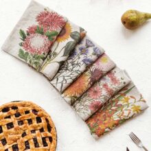 3002SU-CFP6-Linoroom-Napkins-Country-Flowers-Vertical-LR17