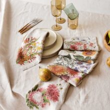 3002SU-CFP6-Linoroom-Napkins-Country-Flowers-Vertical-LR19