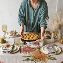 3002SU-CFP6-Linoroom-Napkins-Country-Flowers-Vertical-LR7