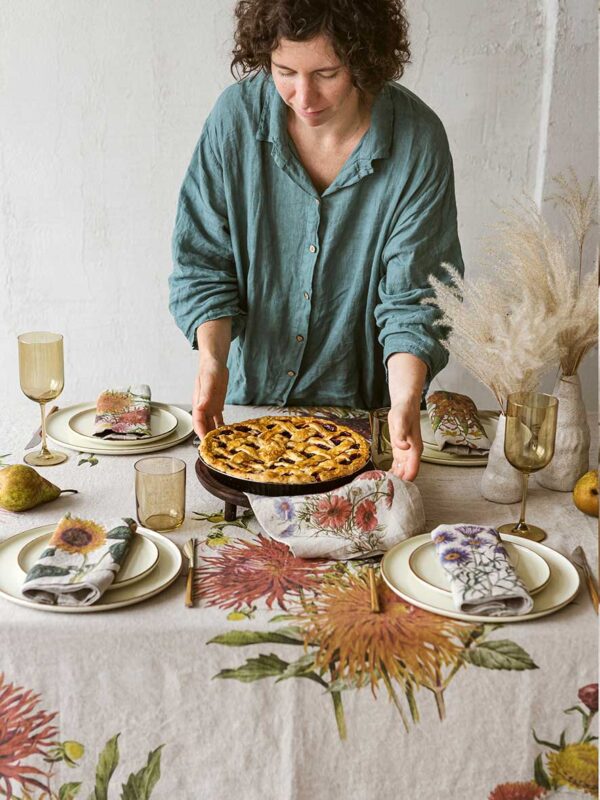 3002SU-CFP6-Linoroom-Napkins-Country-Flowers-Vertical-LR7