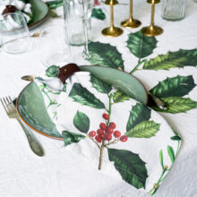 3002SU-HMW-Linoroom-Napkins-Holly-and-Misletoe-Vertical-LR2