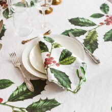 3002SU-HMW-Linoroom-Napkins-Holly-and-Misletoe-Vertical-LR3