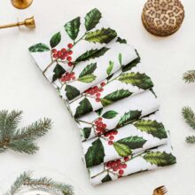 3002SU-HMW-Linoroom-Napkins-Holly-and-Misletoe-Vertical-LR8