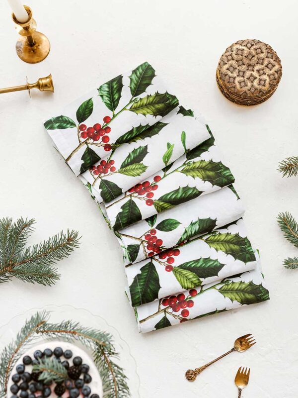3002SU-HMW-Linoroom-Napkins-Holly-and-Misletoe-Vertical-LR8