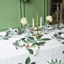 4006S-HMW-Linoroom-Tablecloth-Holly-and-Misletoe-Vertical-LR1
