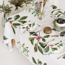 4006S-HMW-Linoroom-Tablecloth-Holly-and-Misletoe-Vertical-LR11