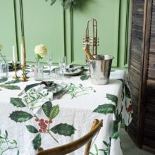 4006S-HMW-Linoroom-Tablecloth-Holly-and-Misletoe-Vertical-LR2
