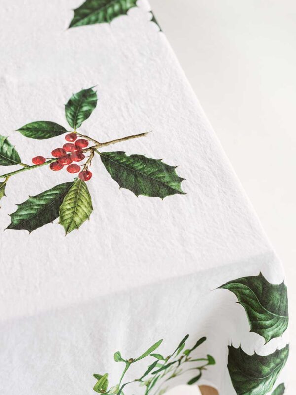 4006S-HMW-Linoroom-Tablecloth-Holly-and-Misletoe-Vertical-LR6