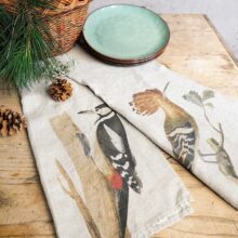 6001M-WH-Linoroom-Kitchen-Towels-Woodpecker-and-Hoopoe-Vertical-LR2