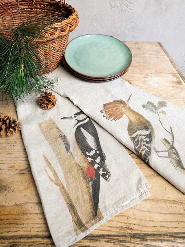 6001M-WH-Linoroom-Kitchen-Towels-Woodpecker-and-Hoopoe-Vertical-LR2