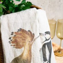 6001M-WH-Linoroom-Kitchen-Towels-Woodpecker-and-Hoopoe-Vertical-LR4