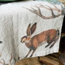 8002SUR-AP-Linoroom-Table-Runner-Wild-Animals-Vertical-LR3