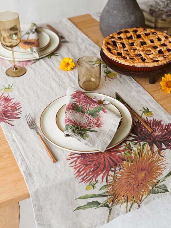 8002SUR-CF-Linoroom-Table-Runner-Country-Flowers-Vertical-LR5