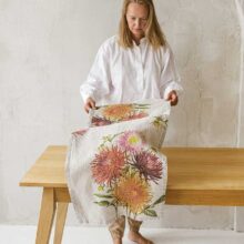 8002SUR-CF-Linoroom-Table-Runner-Country-Flowers-Vertical-LR8