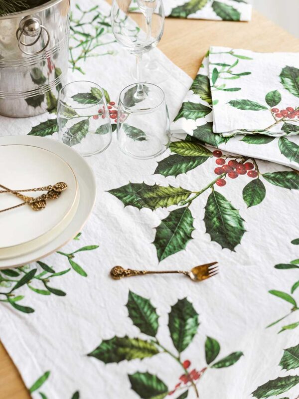8002SUR-HMW-Linoroom-Table-Runner-Holly-and-Misletoe-Vertical-LR2