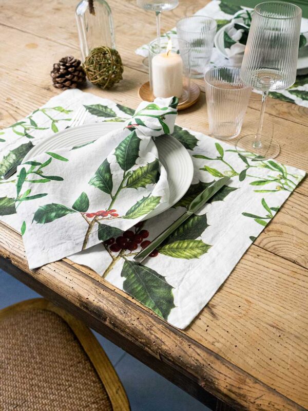 8003SUM-HMW-Linoroom-placemats-Holly-and-Mistletoe-Vertical-LR12