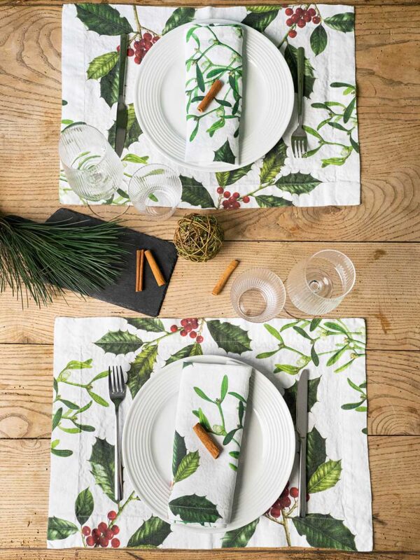 8003SUM-HMW-Linoroom-placemats-Holly-and-Mistletoe-Vertical-LR13