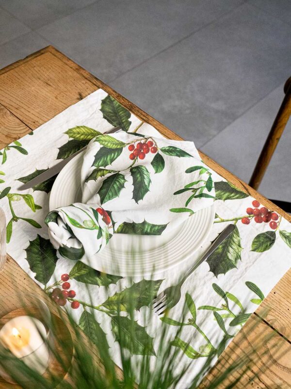 8003SUM-HMW-Linoroom-placemats-Holly-and-Mistletoe-Vertical-LR15