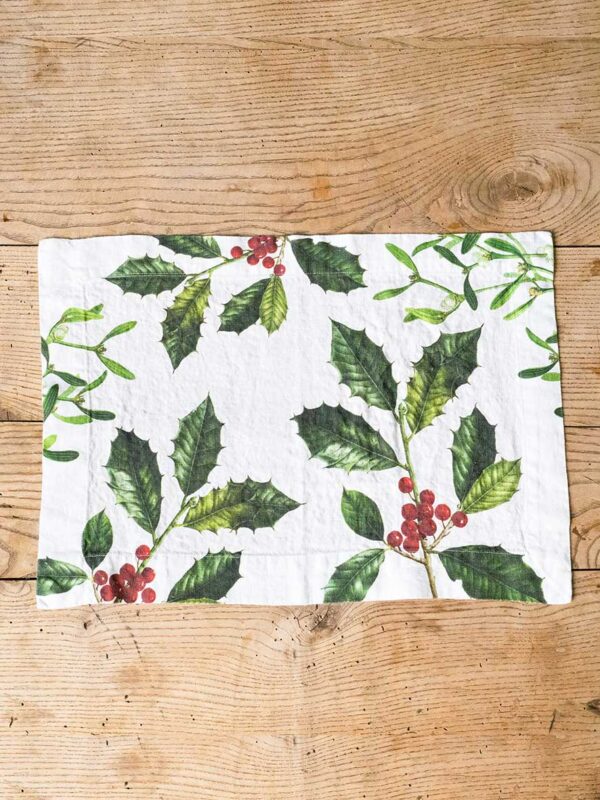8003SUM-HMW-Linoroom-placemats-Holly-and-Mistletoe-Vertical-LR2