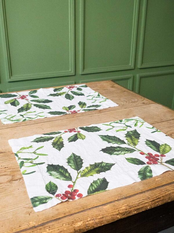 8003SUM-HMW-Linoroom-placemats-Holly-and-Mistletoe-Vertical-LR3