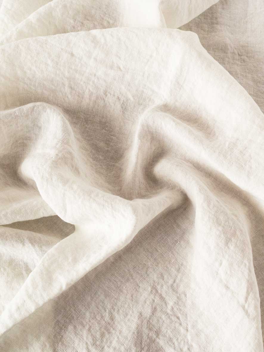 4006S-5-Linoroom-tablecloth-off-white-LR3